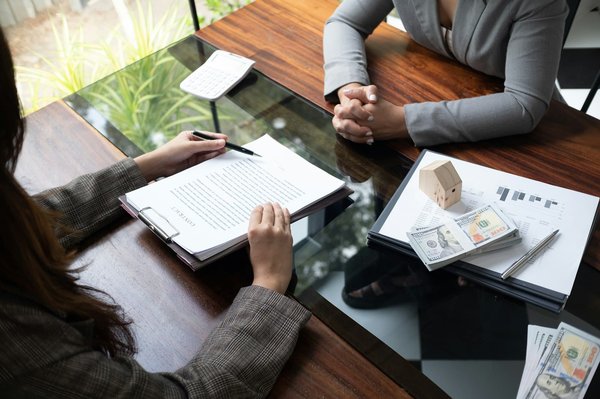 Choisir sa location: courte ou longue durée pour investir?